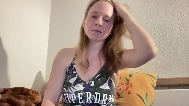 SweetLucy96 online show from 03.11.25