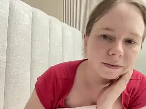 SweetLucy96 online show from 04.15.26