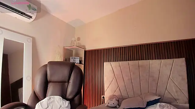  Niah  online show from 09.15.25