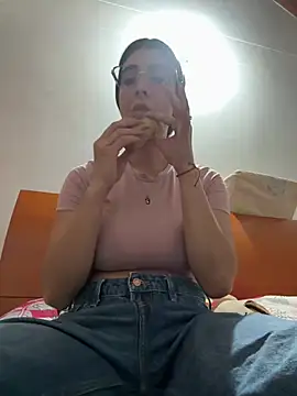 Snapshot of _Niah_ chatting on 01.10.26 Niah online show from 01.10.26