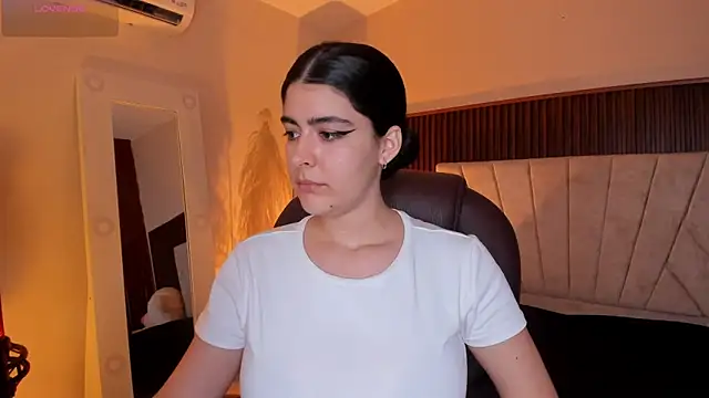 Snapshot of _Niah_ chatting on 03.26.26 Niah online show from 03.26.26