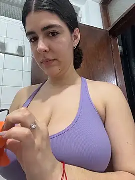 Snapshot of _Niah_ chatting on 04.05.26 Niah online show from 04.05.26