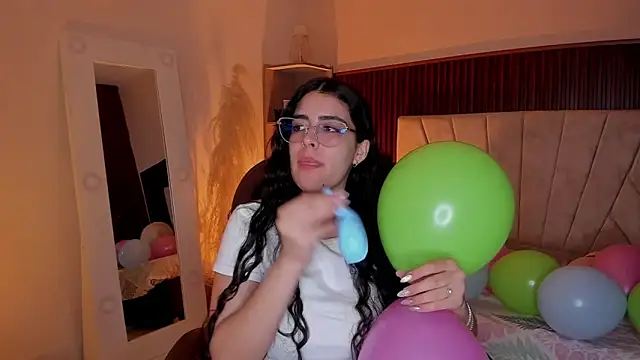 Snapshot of _Niah_ chatting on 04.07.26 Niah online show from 04.07.26