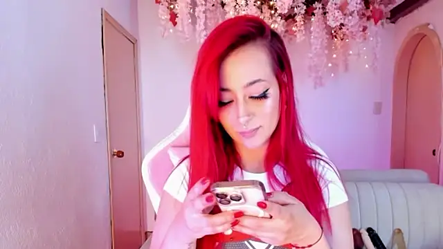 Mia-Bloom online show from 11.05.25