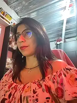 Snapshot of kateeen18 chatting on 12.18.25 kateeen18 online show from 12.18.25