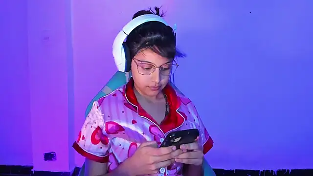 Snapshot of Little_Lisy chatting on 10.31.25 Little Lisy online show from 10.31.25