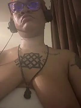Snapshot of nickytheehawtie chatting on 04.14.26 nickytheehawtie online show from 04.14.26