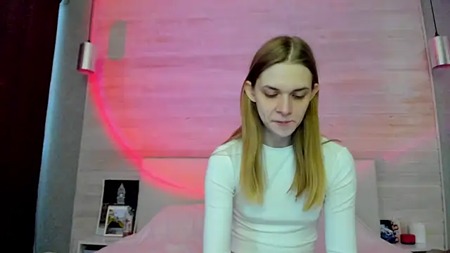 molly hunt  online show from 04.04.26