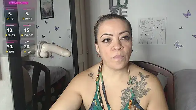 Snapshot of LIila28six chatting on 02.12.25 LIila28six online show from 02.12.25