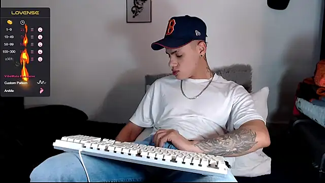 Snapshot of danilohot_19 chatting on 12.20.24 danilohot 19 online show from 12.20.24