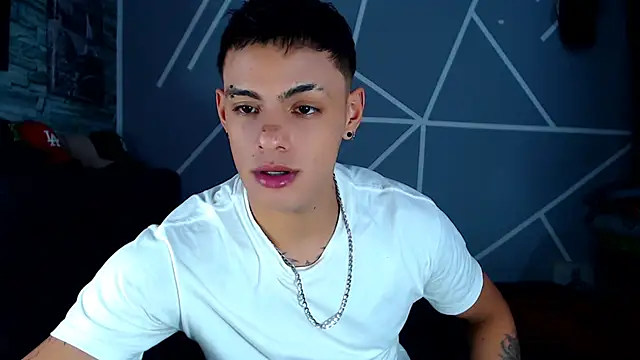 Snapshot of danilohot_19 chatting on 03.15.25 danilohot 19 online show from 03.15.25