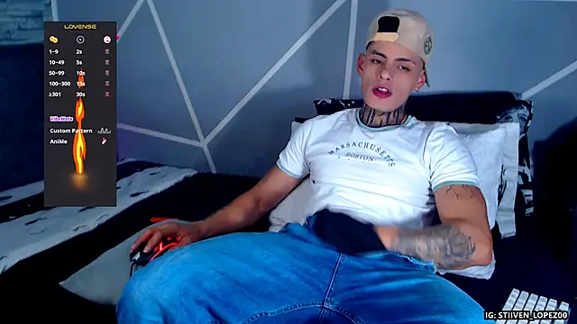 Snapshot of danilohot_19 chatting on 10.04.25 danilohot 19 online show from 10.04.25