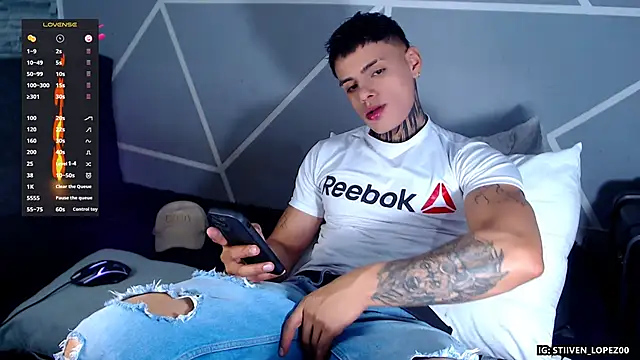 Snapshot of danilohot_19 chatting on 11.14.25 danilohot 19 online show from 11.14.25