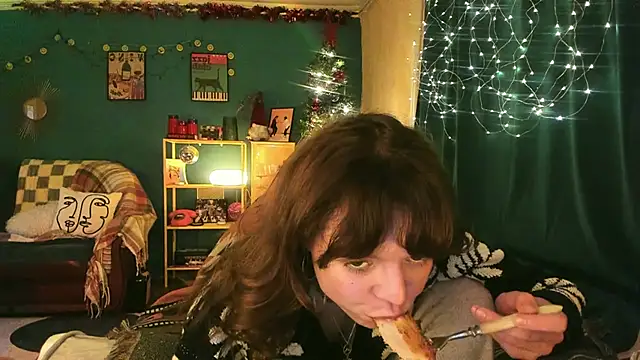 Snapshot of ClancyMorissey chatting on 12.01.25 ClancyMorissey online show from 12.01.25