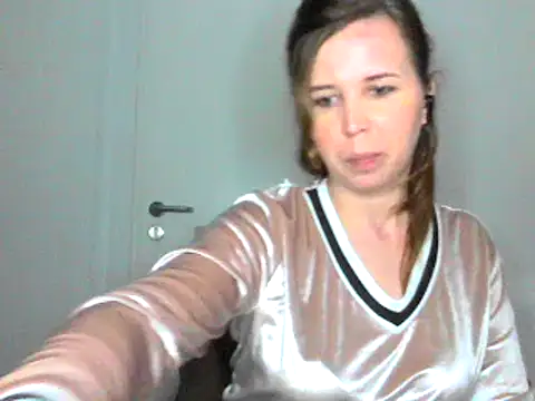 loveis007 online show from 02.25.25