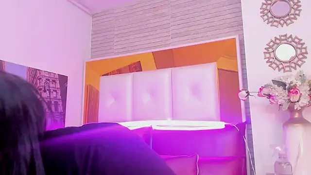 ShaniaBrownn online show from 11.06.25