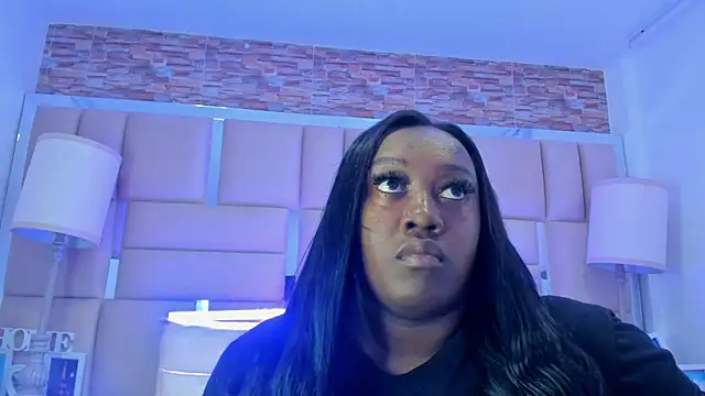 ShaniaBrownn online show from 11.19.25