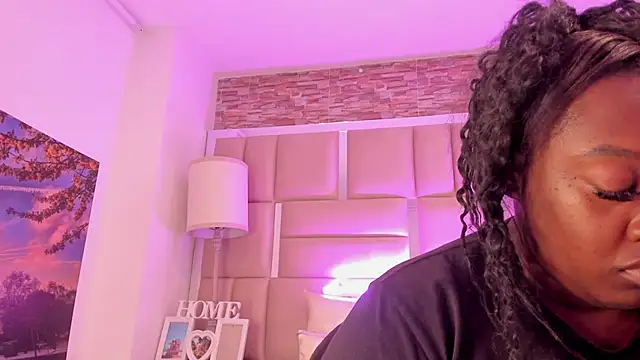 ShaniaBrownn online show from 02.16.26