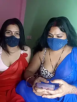 Snapshot of cutee__crazy chatting on 10.15.25 cutee  crazy online show from 10.15.25