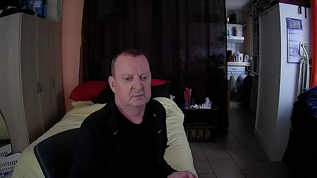 Snapshot of passifsoumis1963 chatting on 11.14.25 passifsoumis1963 online show from 11.14.25