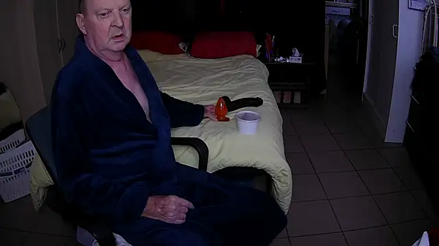 Snapshot of passifsoumis1963 chatting on 11.15.25 passifsoumis1963 online show from 11.15.25