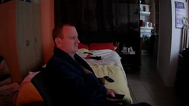Snapshot of passifsoumis1963 chatting on 11.20.25 passifsoumis1963 online show from 11.20.25