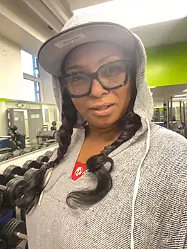 MSweetLindaParks online show from 02.20.25