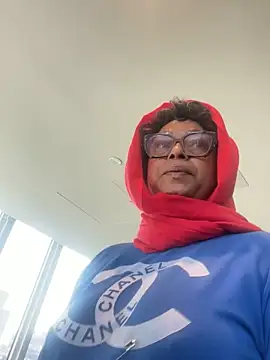 MSweetLindaParks online show from 04.16.26