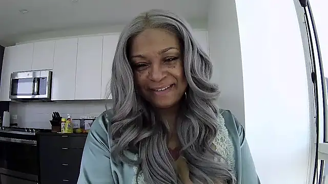 Snapshot of MSweetLindaParks chatting on 05.19.26 MSweetLindaParks online show from 05.19.26