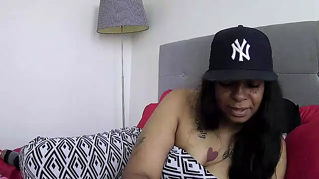 Snapshot of MSweetLindaParks chatting on 06.11.26 MSweetLindaParks online show from 06.11.26