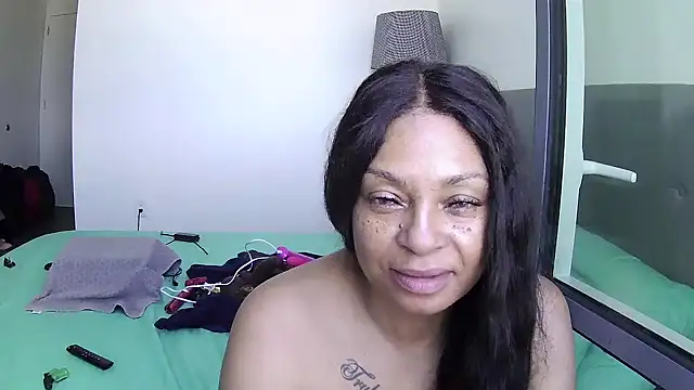 Snapshot of MSweetLindaParks chatting on 06.24.26 MSweetLindaParks online show from 06.24.26