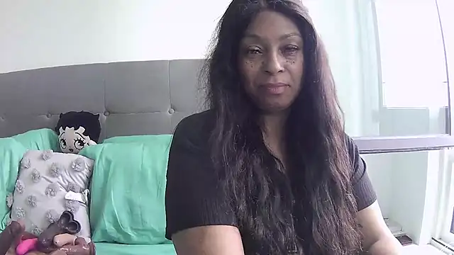 Snapshot of MSweetLindaParks chatting on 06.27.26 MSweetLindaParks online show from 06.27.26