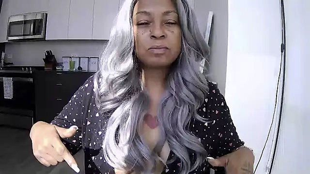 Snapshot of MSweetLindaParks chatting on 07.15.26 MSweetLindaParks online show from 07.15.26