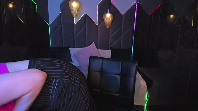 Snapshot of NikaGentle chatting on 11.07.25 NikaGentle online show from 11.07.25