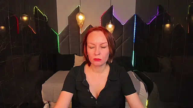 Snapshot of NikaGentle chatting on 11.15.25 NikaGentle online show from 11.15.25