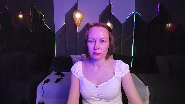 Snapshot of NikaGentle chatting on 11.29.25 NikaGentle online show from 11.29.25