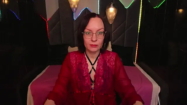 Snapshot of NikaGentle chatting on 12.14.25 NikaGentle online show from 12.14.25