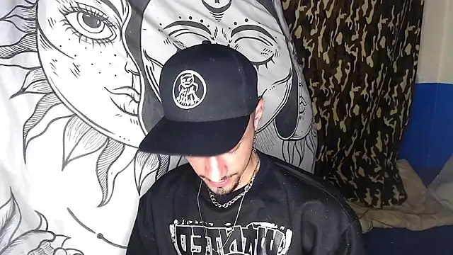 Snapshot of Apolo_S chatting on 01.05.25 Apolo S online show from 01.05.25