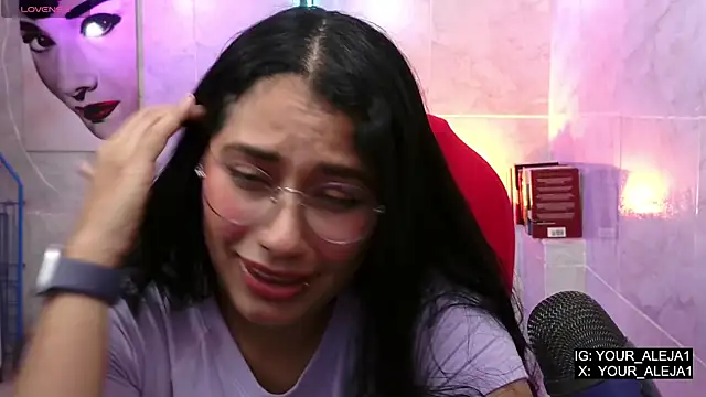 LauraRuiz1 online show from 05.15.26