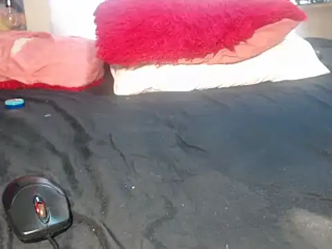 Misswhiteee online show from 02.14.25