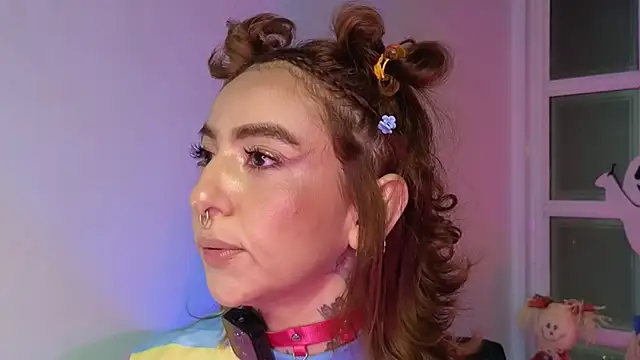 Snapshot of Evangelyne_1 chatting on 10.29.25 Evangelyne 1 online show from 10.29.25