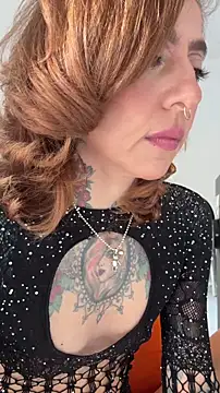 Snapshot of Evangelyne_1 chatting on 11.17.25 Evangelyne 1 online show from 11.17.25