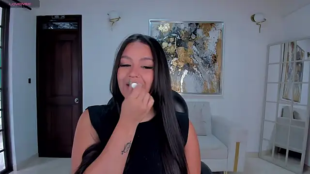 Snapshot of ToriCrossX chatting on 01.29.25 ToriCrossX online show from 01.29.25