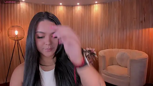 Snapshot of ToriCrossX chatting on 02.11.25 ToriCrossX online show from 02.11.25