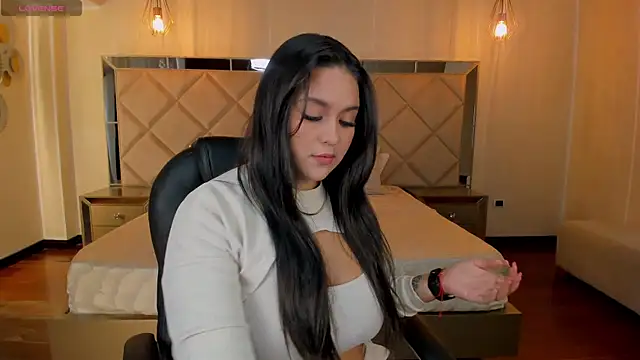 Snapshot of ToriCrossX chatting on 02.18.25 ToriCrossX online show from 02.18.25