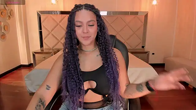 Snapshot of ToriCrossX chatting on 02.20.25 ToriCrossX online show from 02.20.25