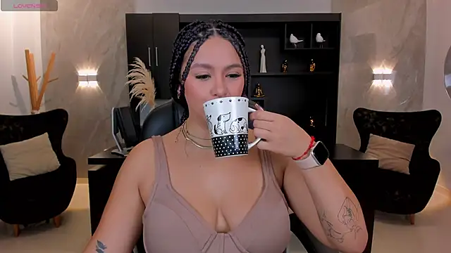 Snapshot of ToriCrossX chatting on 02.27.25 ToriCrossX online show from 02.27.25