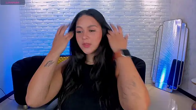 Snapshot of ToriCrossX chatting on 03.04.25 ToriCrossX online show from 03.04.25