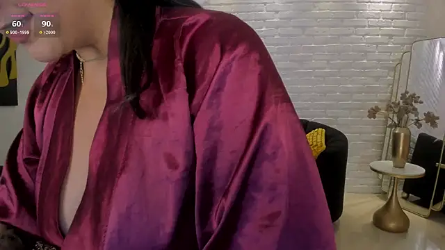 Snapshot of ToriCrossX chatting on 03.08.25 ToriCrossX online show from 03.08.25