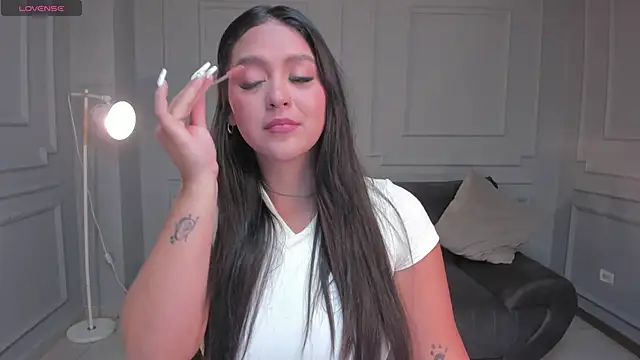 Snapshot of ToriCrossX chatting on 03.18.25 ToriCrossX online show from 03.18.25